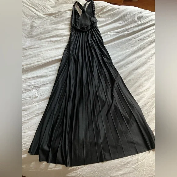 ASOS black plunge neck pleated maxi - Picture 3 of 8